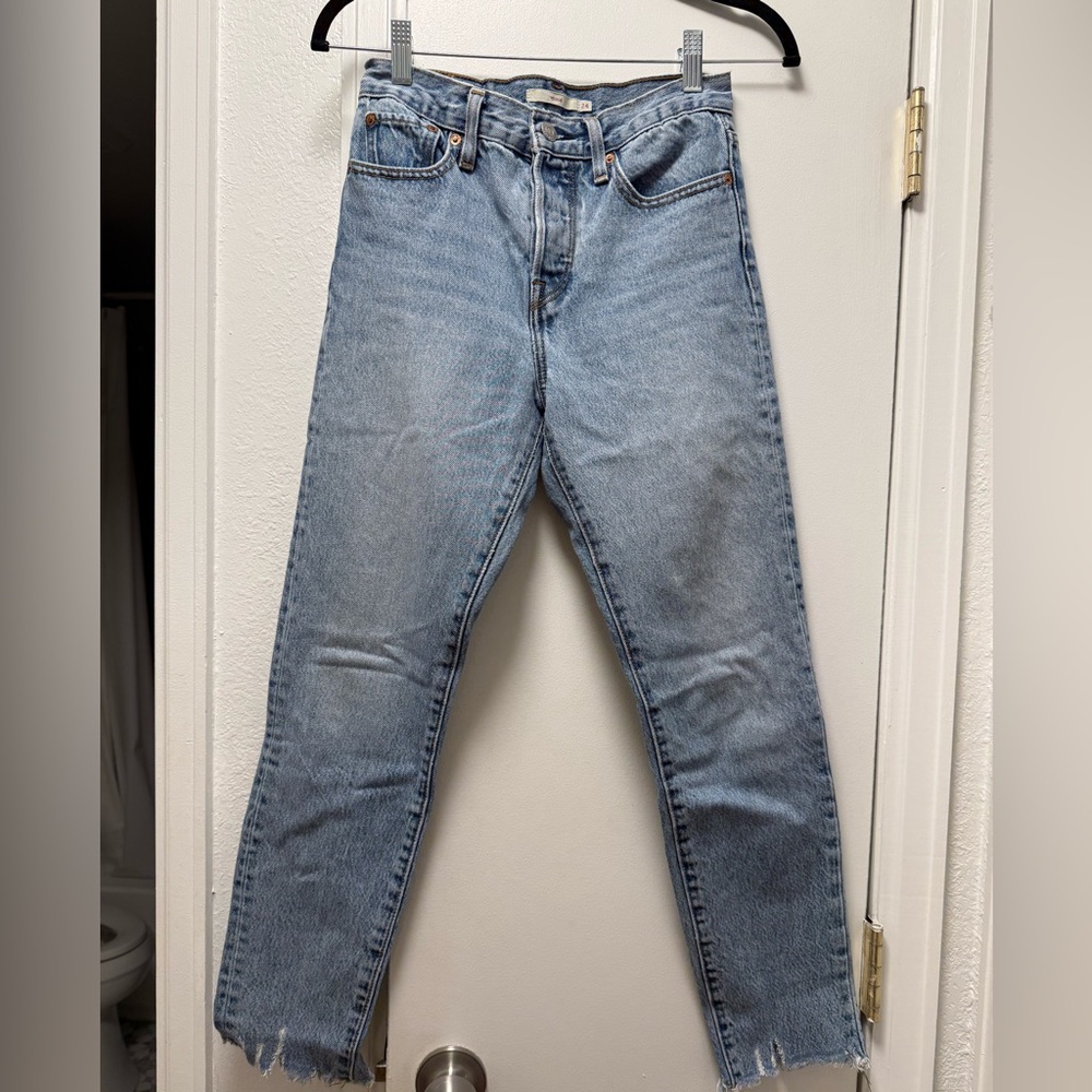 Levi’s Wedgie Fit Jeans 100% Cotton High Rise Frayed Hem Vintage Wash | Size 24 - Picture 2 of 4